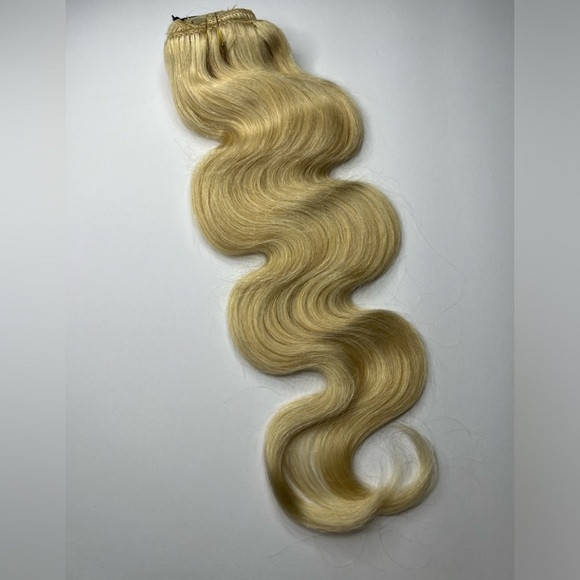 18 Inch body Wave Clip In light Blonde  #613 100% Human hair extensions - Picture 1 of 6